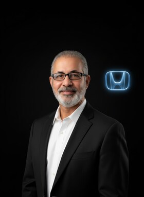 Staff member Ben Nikoueenjad from ID_5682c2cad35d