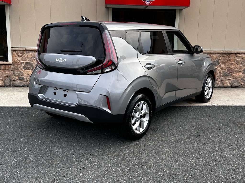 Used 2024 Kia Soul LX Hatchback