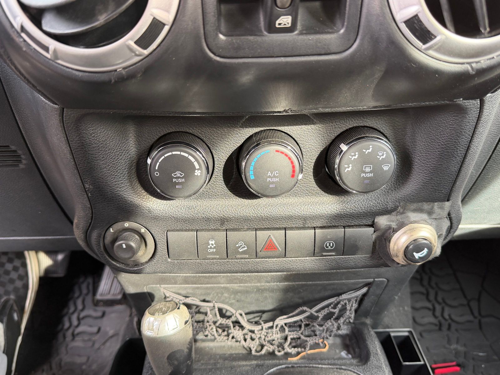 2014 Jeep Wrangler Unlimited Sahara - Photo 14