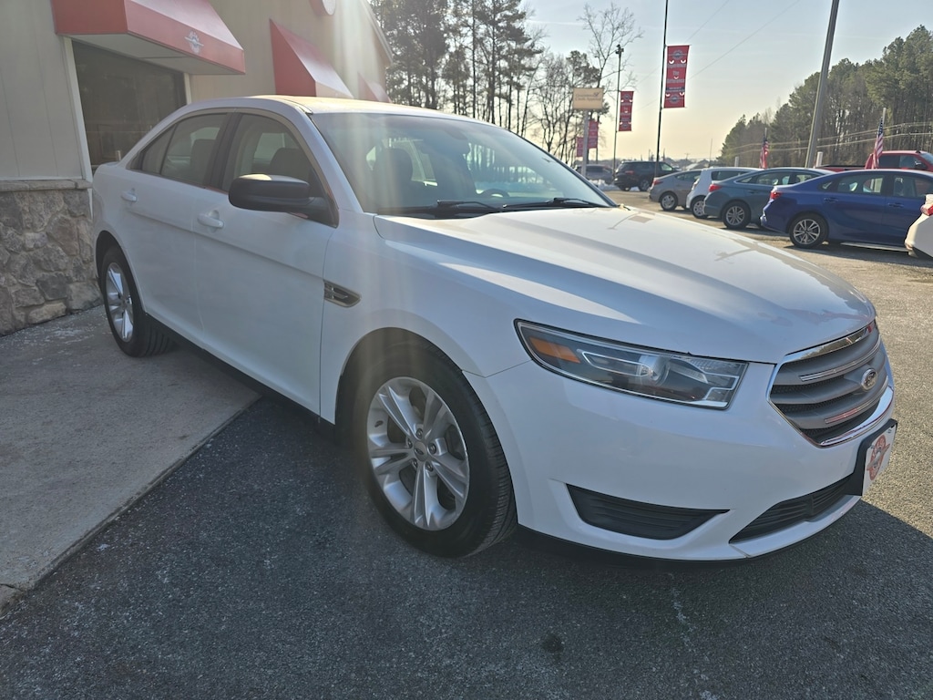 Used 2015 Ford Taurus SE Sedan