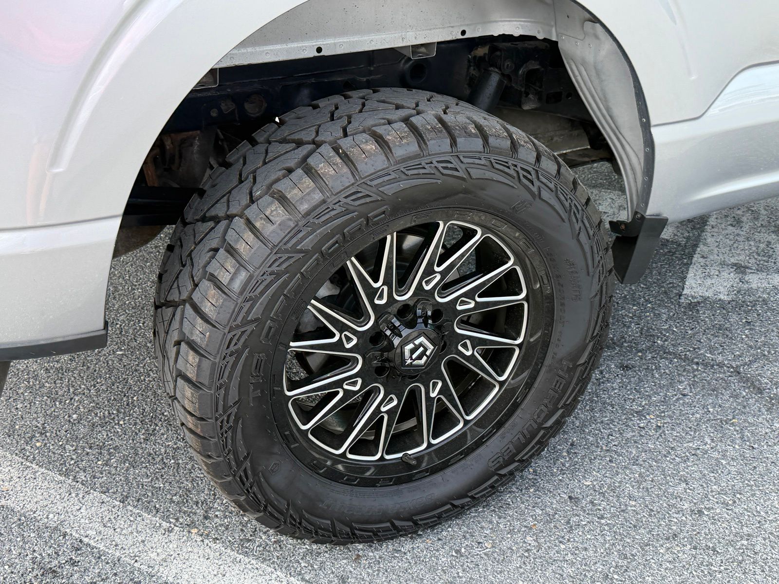 2023 Ford F-150 XLT - Photo 7