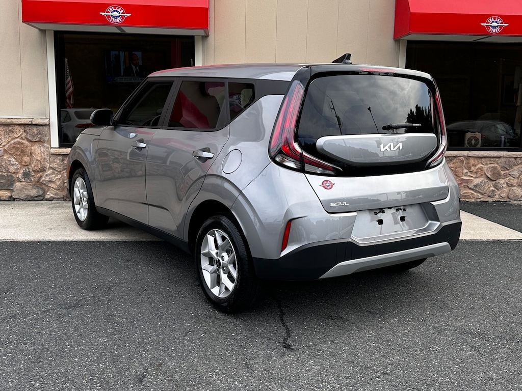 Used 2024 Kia Soul LX Hatchback
