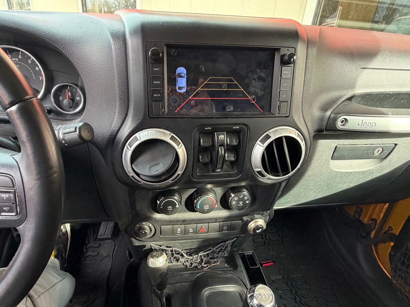 2014 Jeep Wrangler Unlimited Sahara - Photo 13
