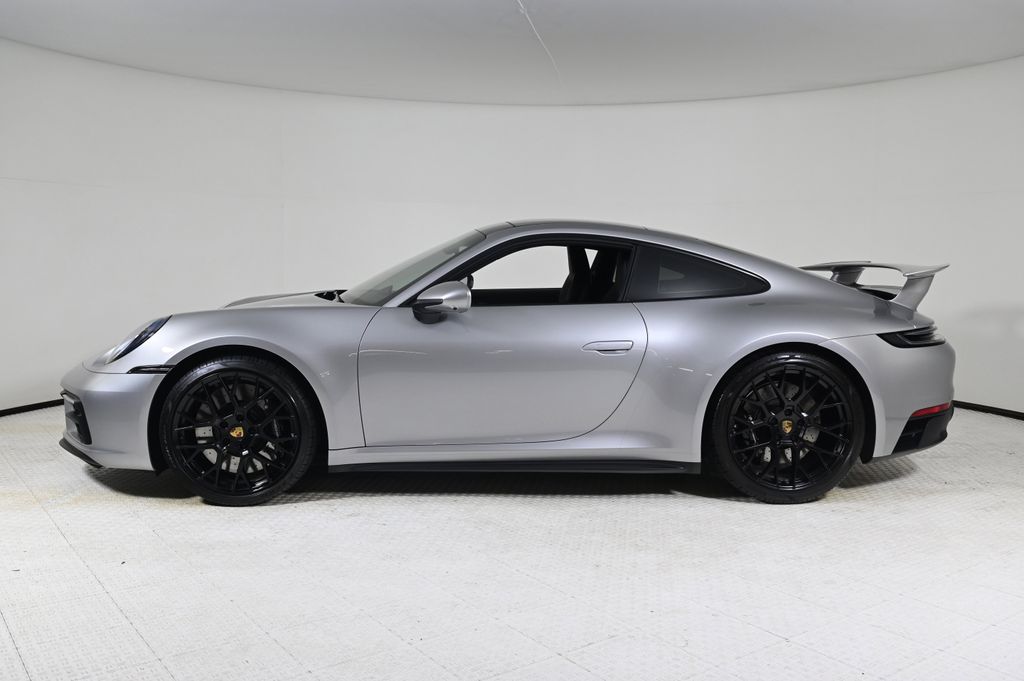 2024 Porsche 911 GTS photo 2