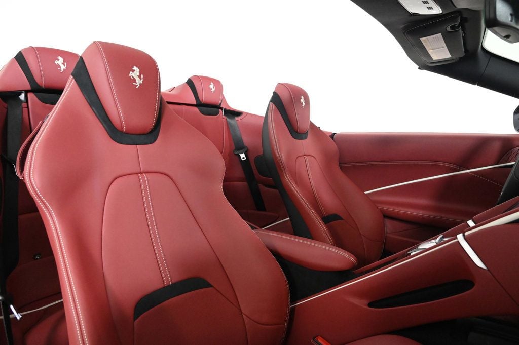 2025 Ferrari Roma Spider photo 4