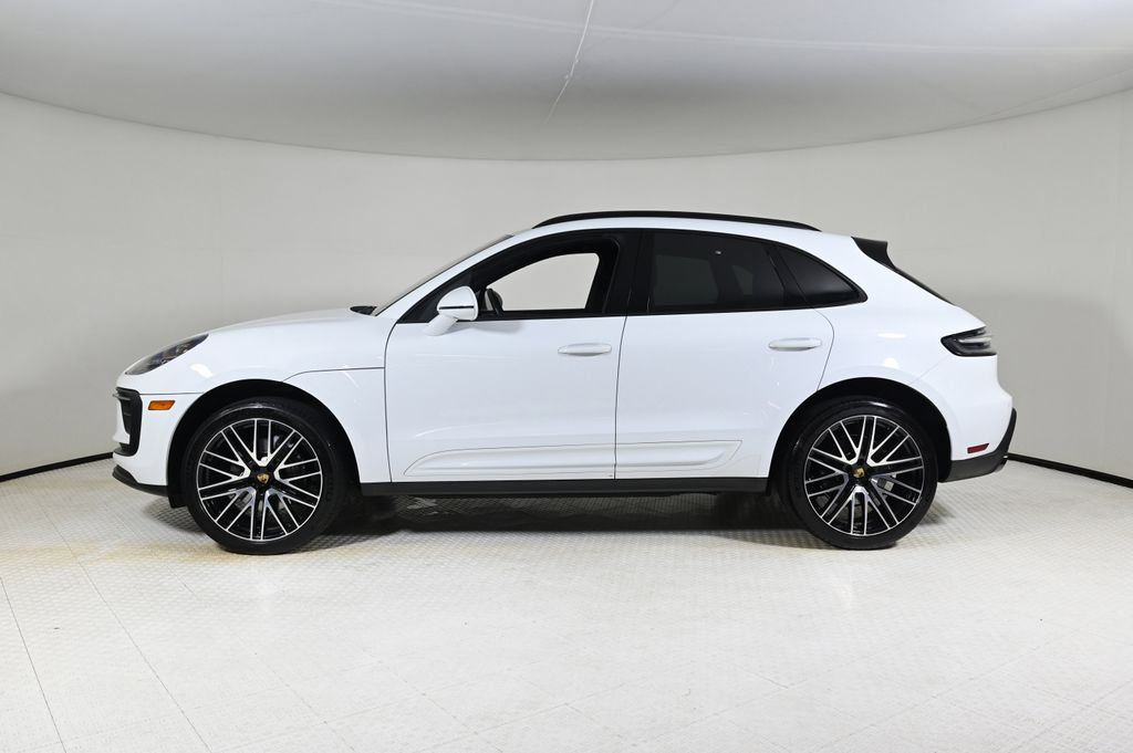 2024 Porsche Macan T photo 2