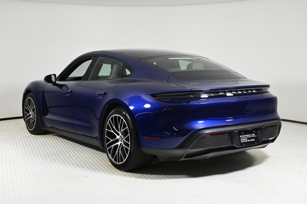 2022 Porsche Taycan photo 3