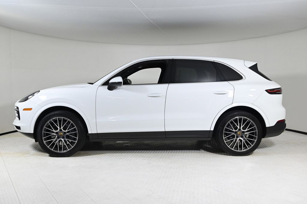 2022 Porsche Cayenne Platinum Edition photo 2