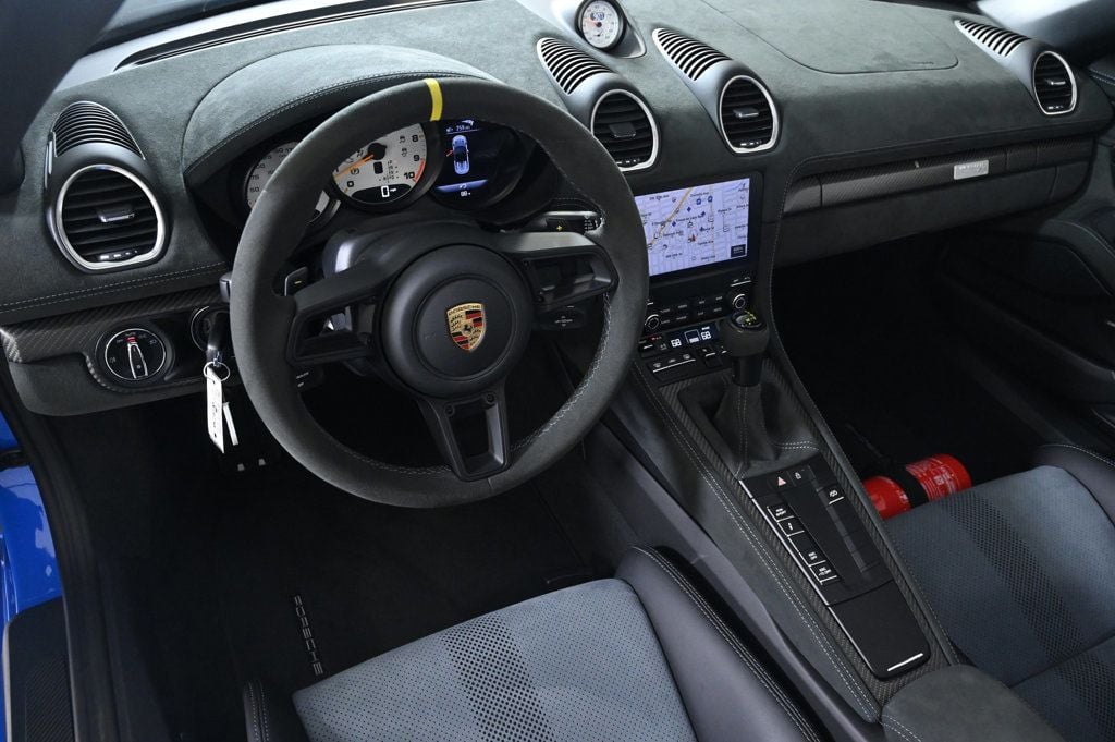 2024 Porsche Boxster Spyder photo 4