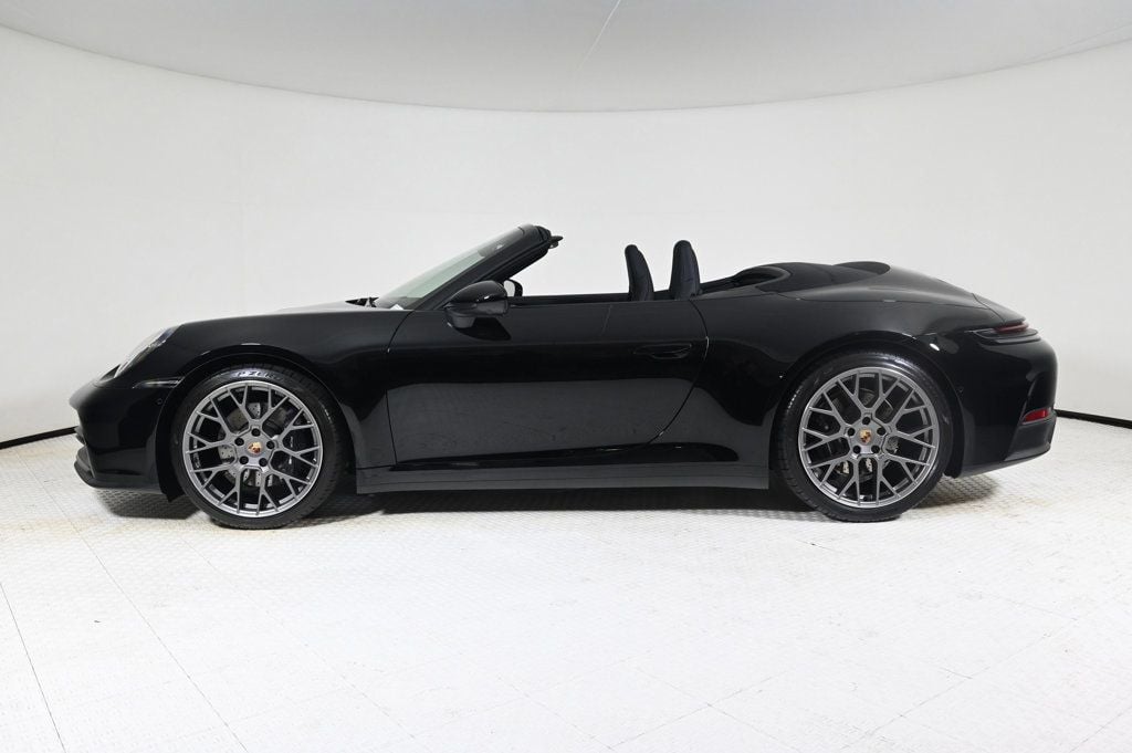 2025 Porsche 911 photo 2