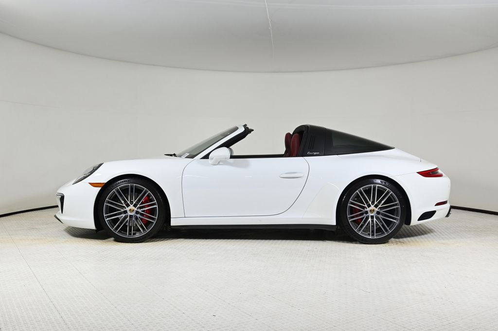 2019 Porsche 911 Targa 4S photo 2