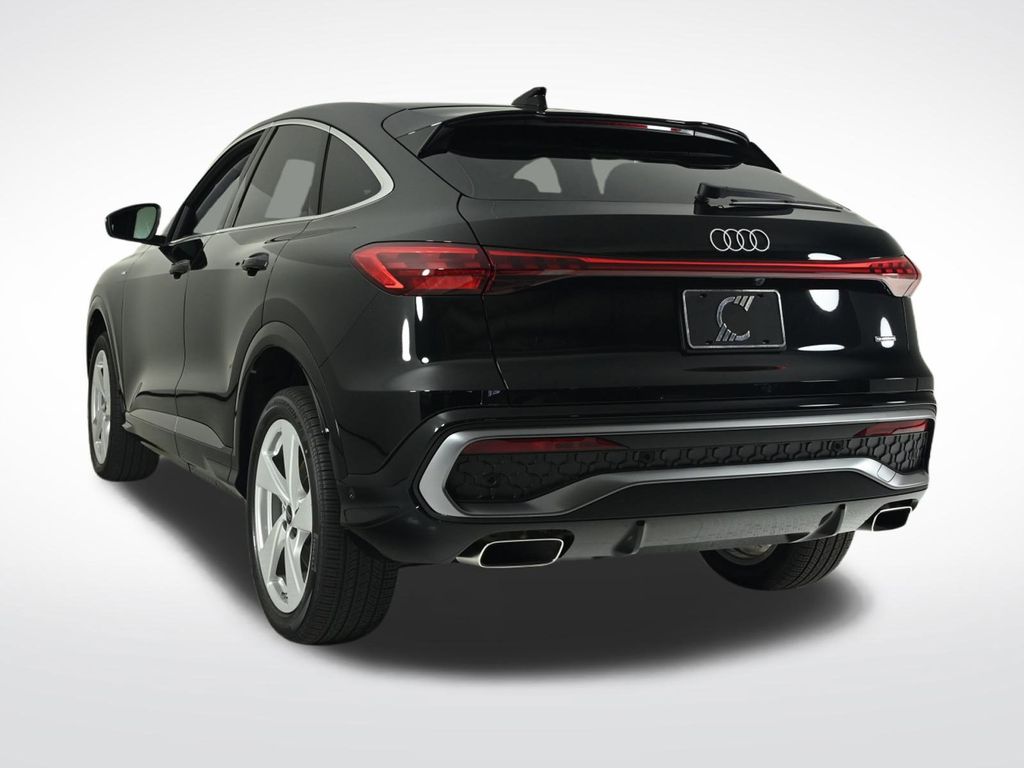 2025 Audi Q5 Sportback 2.0T Premium Plus photo 3