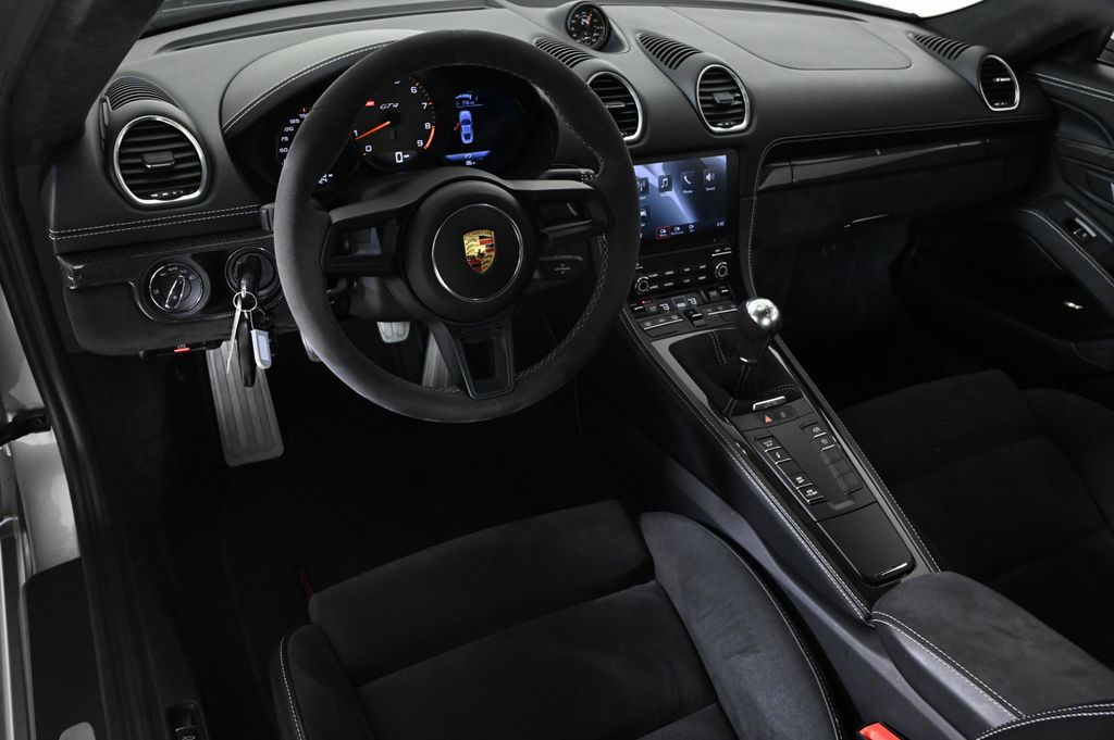 2020 Porsche Cayman GT4 photo 4