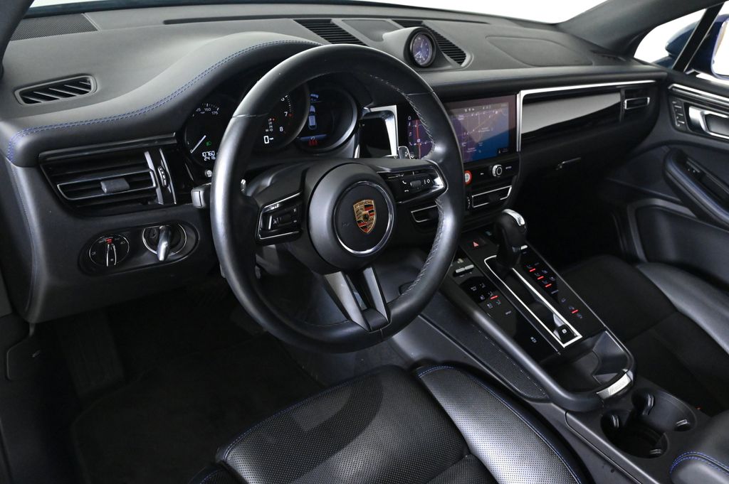 2024 Porsche Macan T photo 4