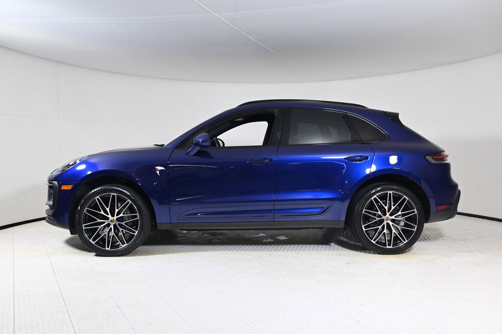 2024 Porsche Macan T photo 2