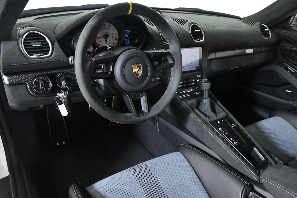 2024 Porsche Cayman GT4 RS photo 4