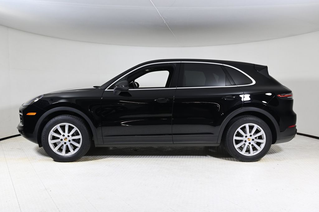 2023 Porsche Cayenne Platinum Edition photo 2