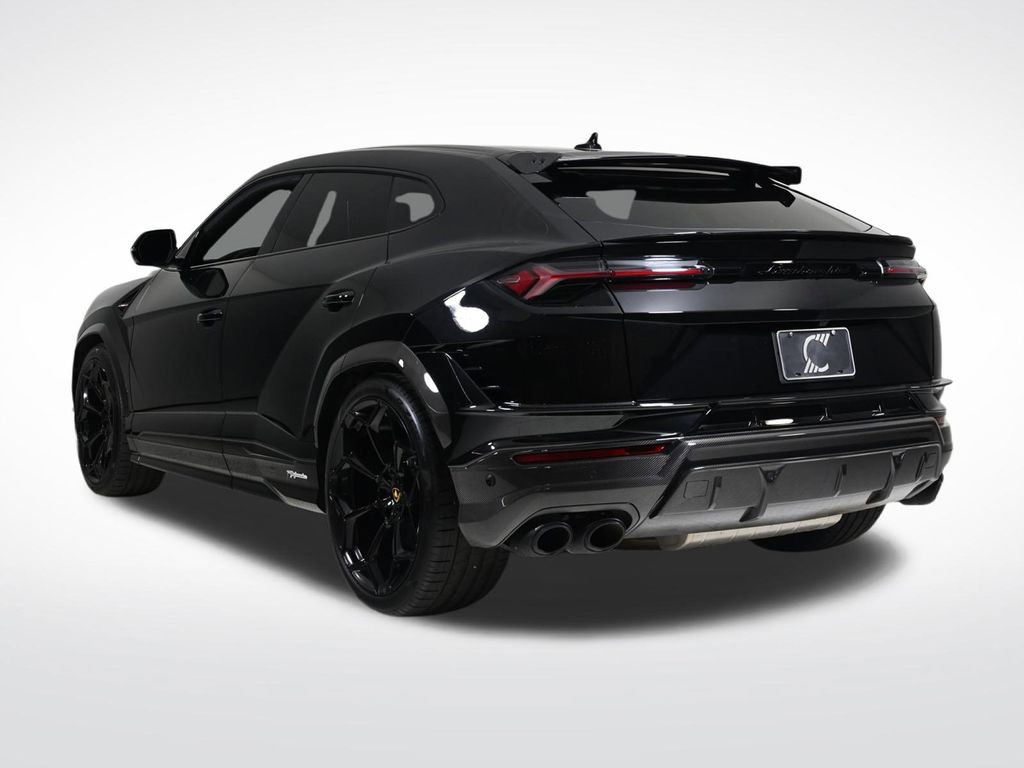 2024 Lamborghini Urus Performante photo 3