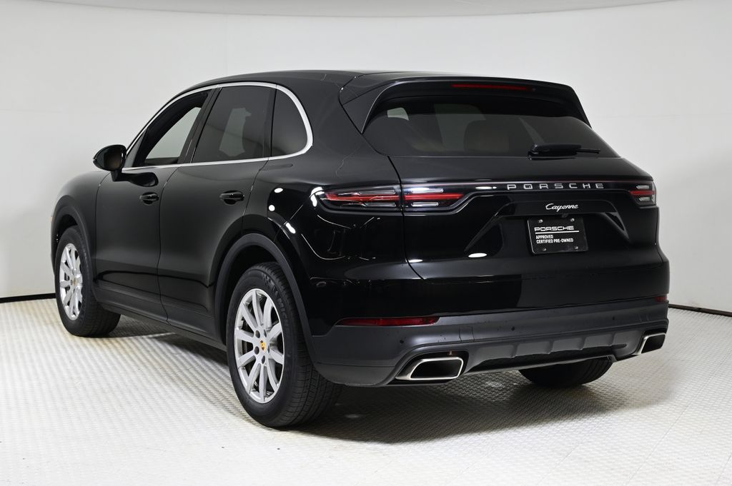 2023 Porsche Cayenne Platinum Edition photo 3