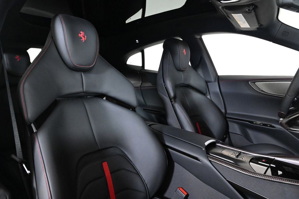 2025 Ferrari Purosangue photo 4