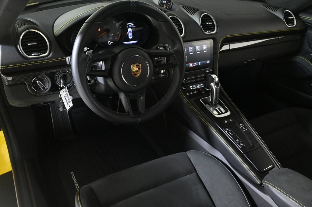 2023 Porsche Cayman GT4 photo 4