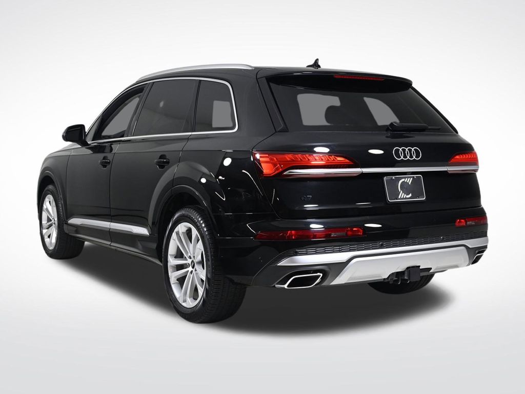 2025 Audi Q7 55 Premium Plus photo 3
