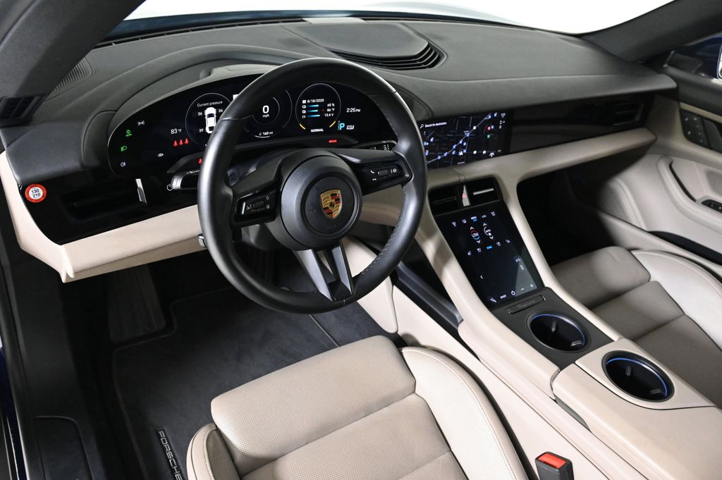 2022 Porsche Taycan photo 4
