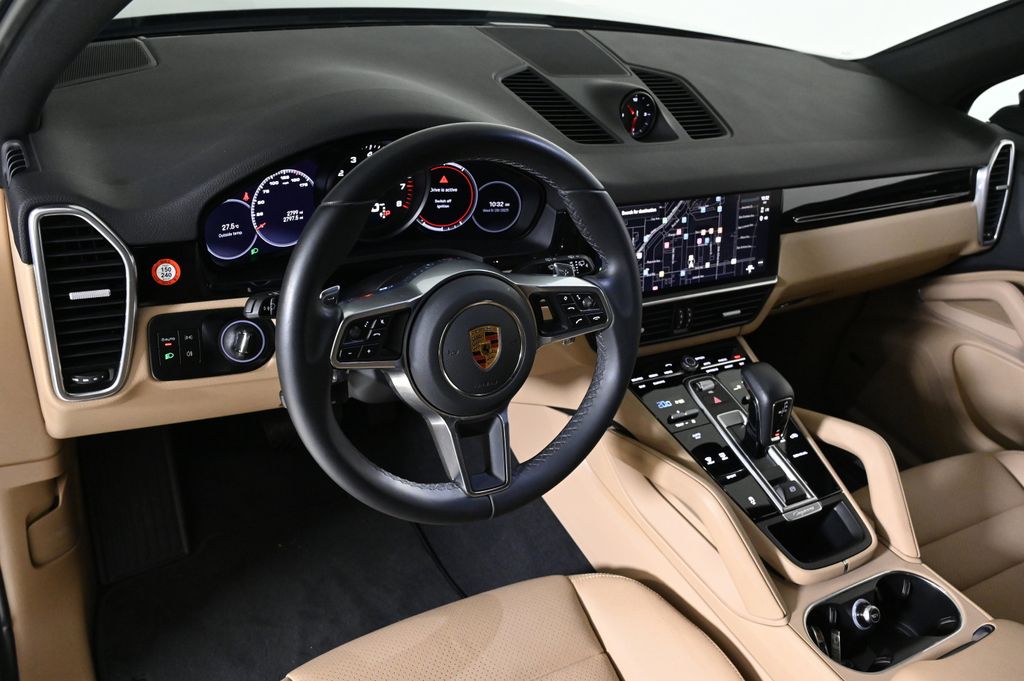 2023 Porsche Cayenne Platinum Edition photo 4