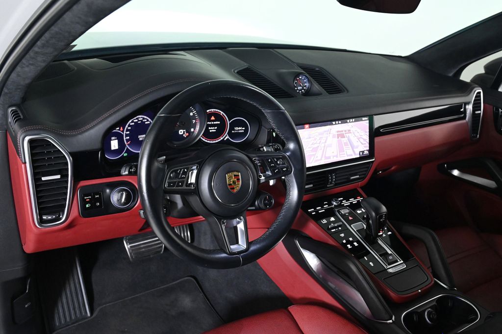 2021 Porsche Cayenne Turbo photo 4
