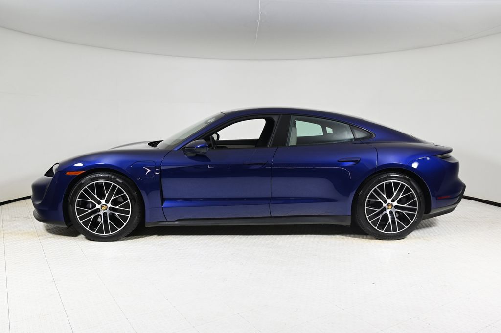 2022 Porsche Taycan photo 2