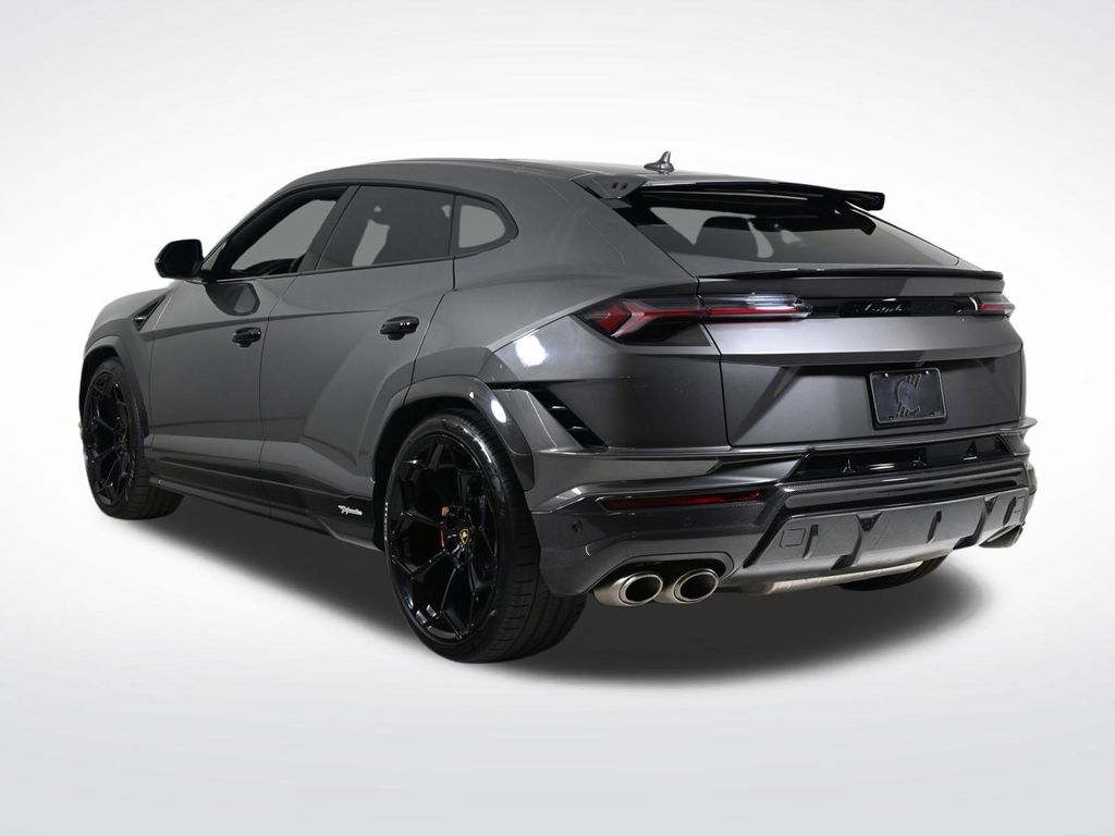 2024 Lamborghini Urus Performante photo 3