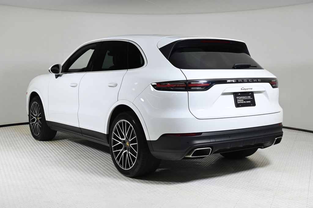 2022 Porsche Cayenne Platinum Edition photo 3