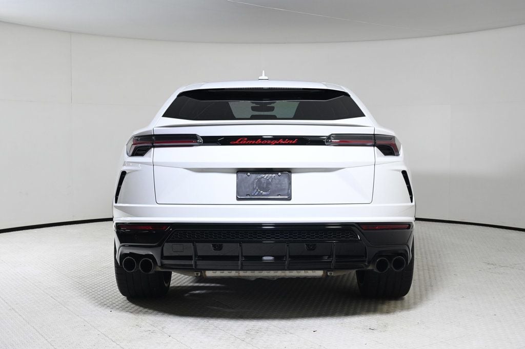 2022 Lamborghini Urus photo 4