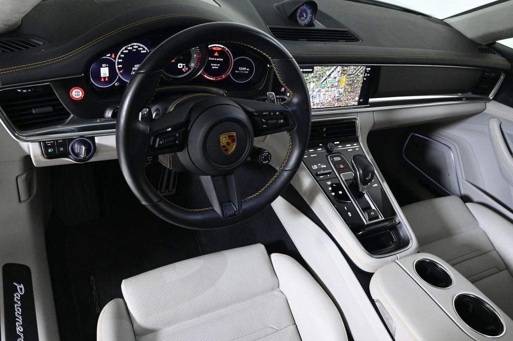 2023 Porsche Panamera GTS photo 4