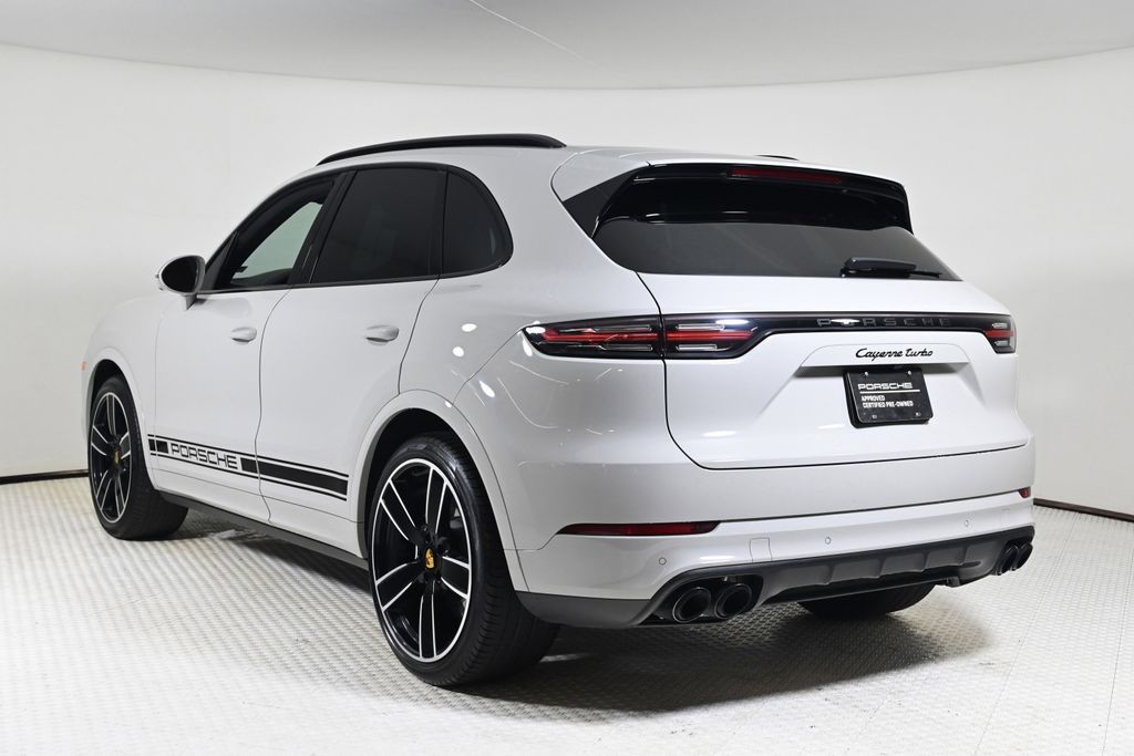 2021 Porsche Cayenne Turbo photo 3