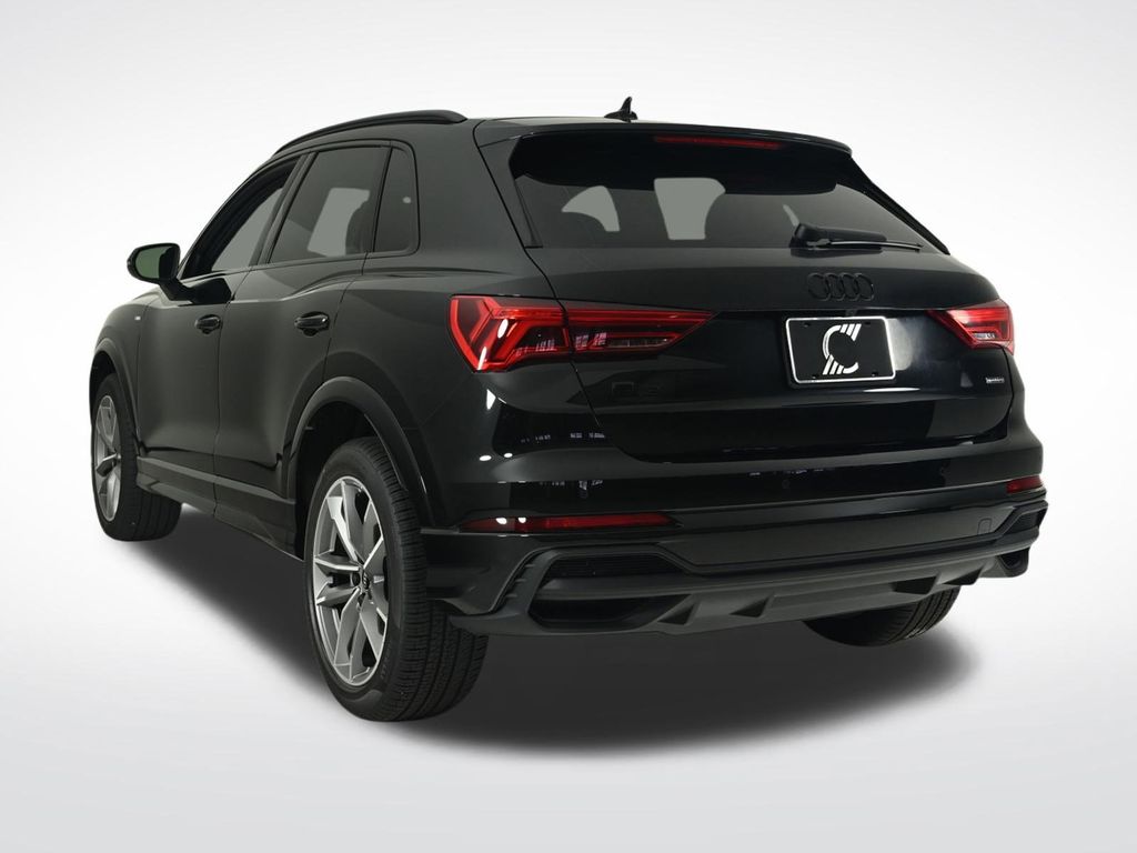 2025 Audi Q3 45 TFSI S line Premium photo 3