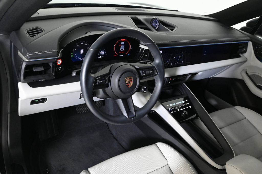 2025 Porsche Macan Electric photo 4