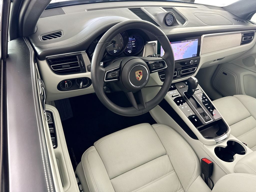 2025 Porsche Macan S - Photo 26