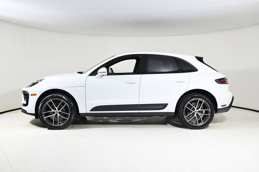2026 Porsche Macan T photo 2