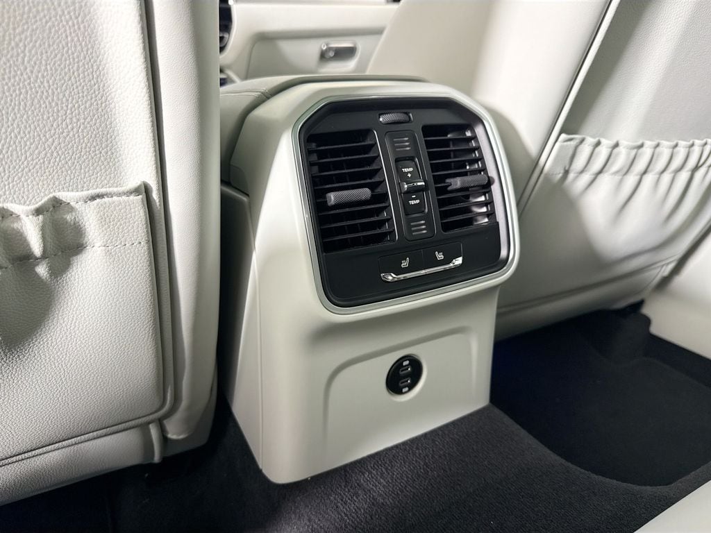 2025 Porsche Macan S - Photo 16