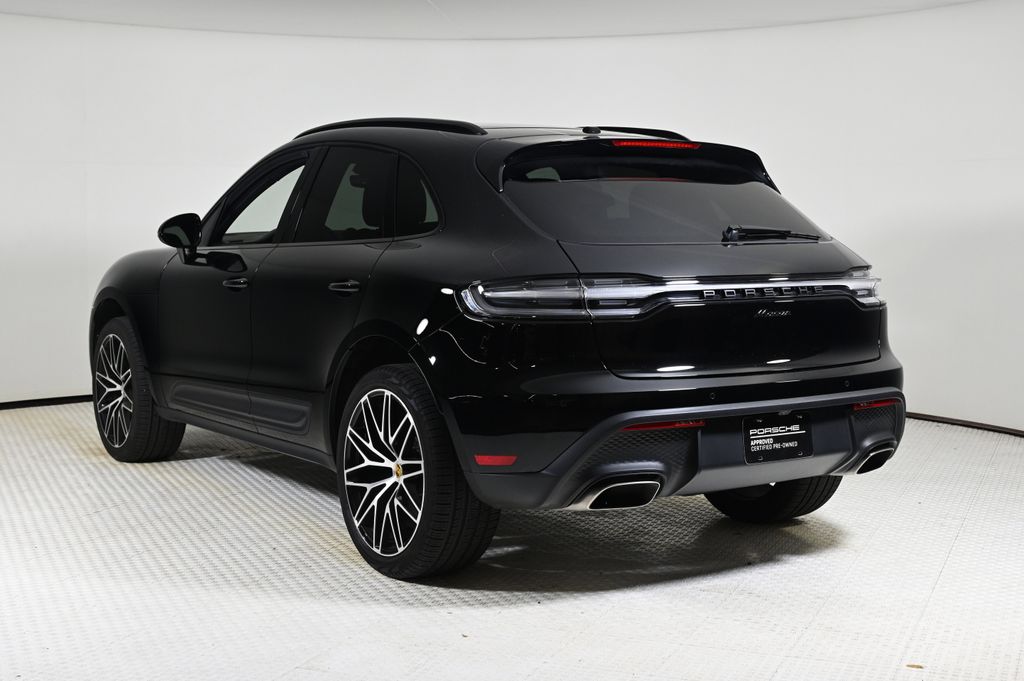2025 Porsche Macan T photo 3