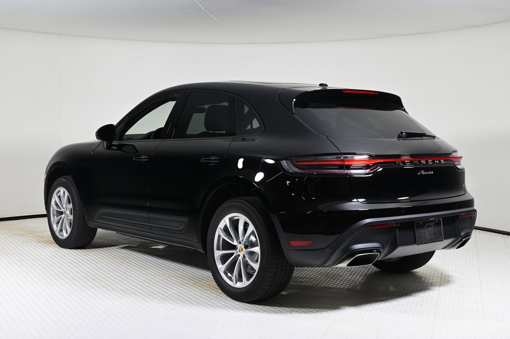 2026 Porsche Macan T photo 3