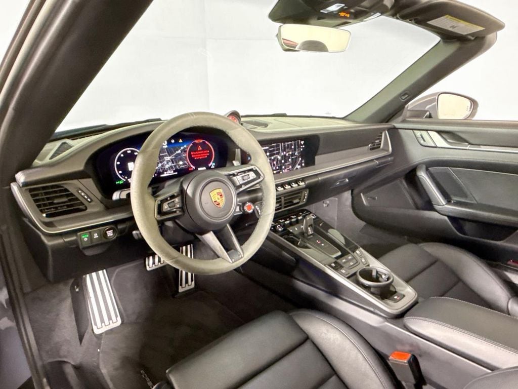 2025 Porsche 911 - Photo 11