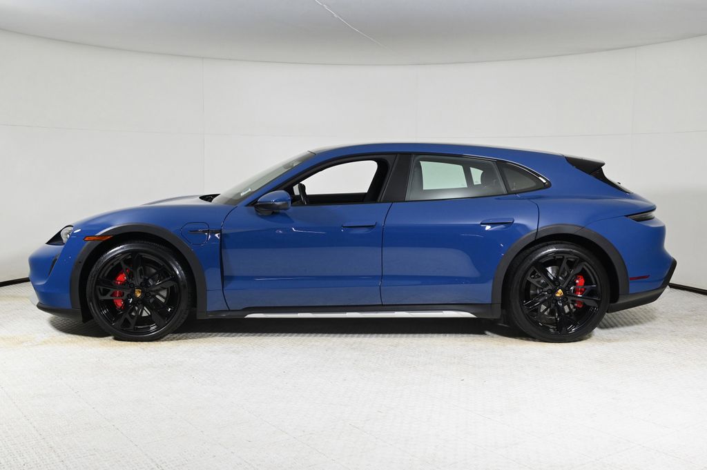 2023 Porsche Taycan 4S Cross Turismo photo 2