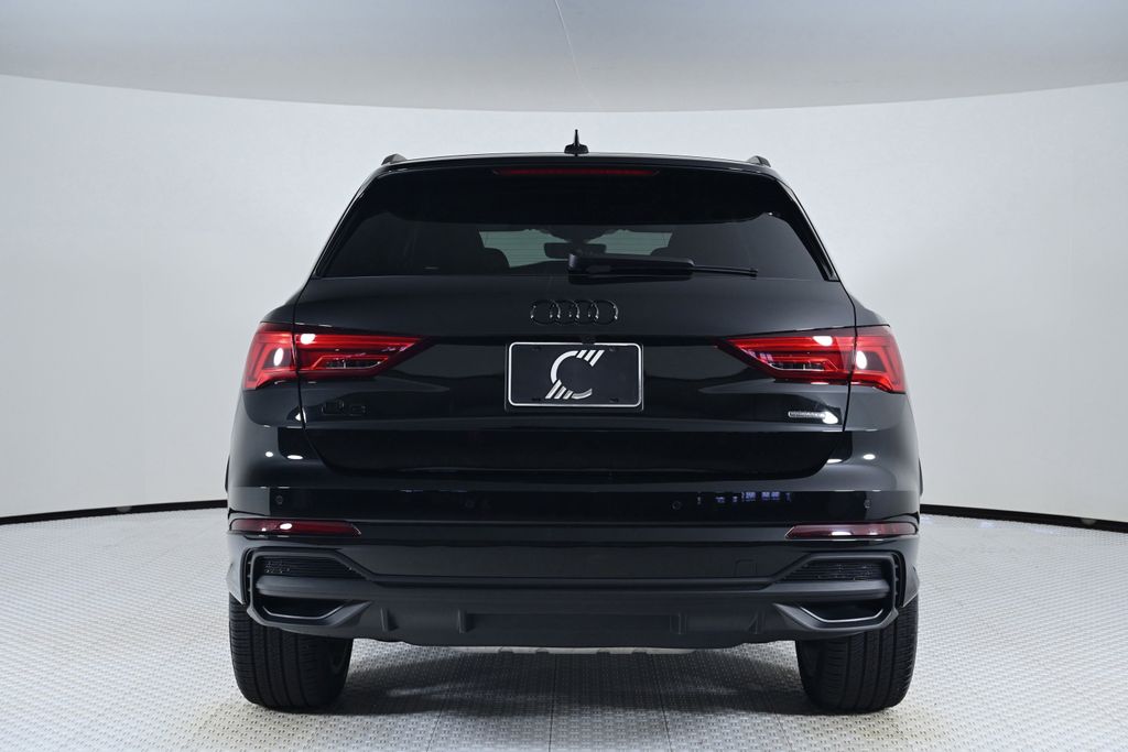 2025 Audi Q3 45 TFSI S line Premium photo 4