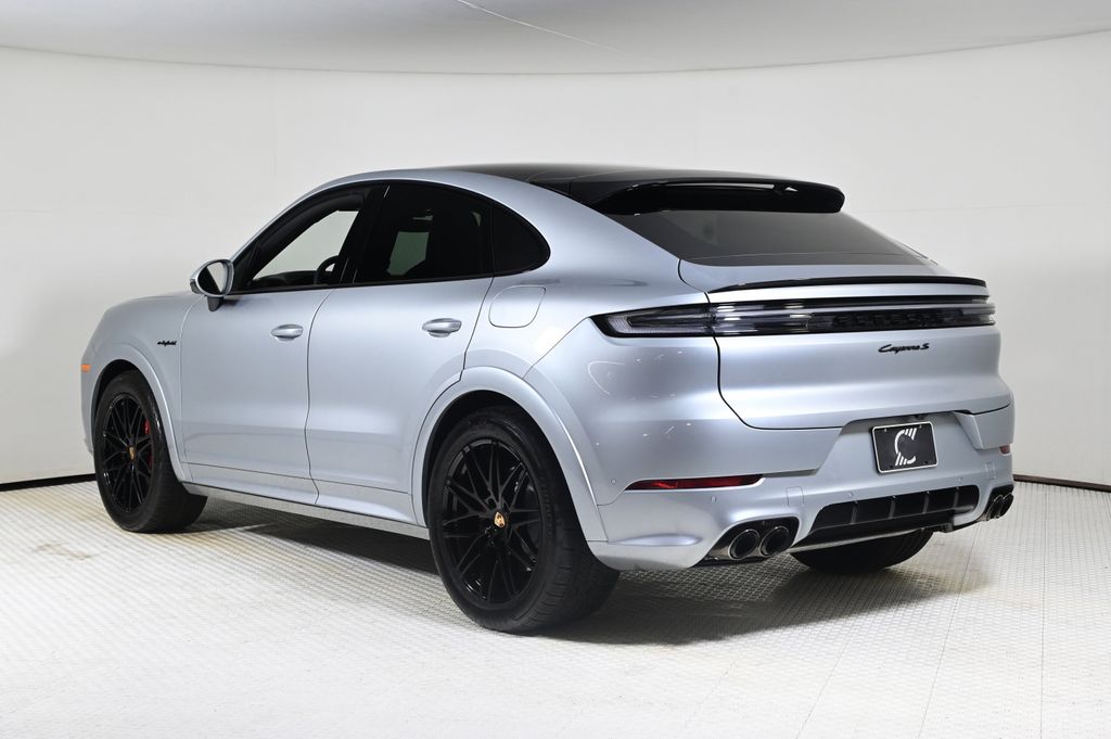 2025 Porsche Cayenne E-Hybrid Coupe S photo 3