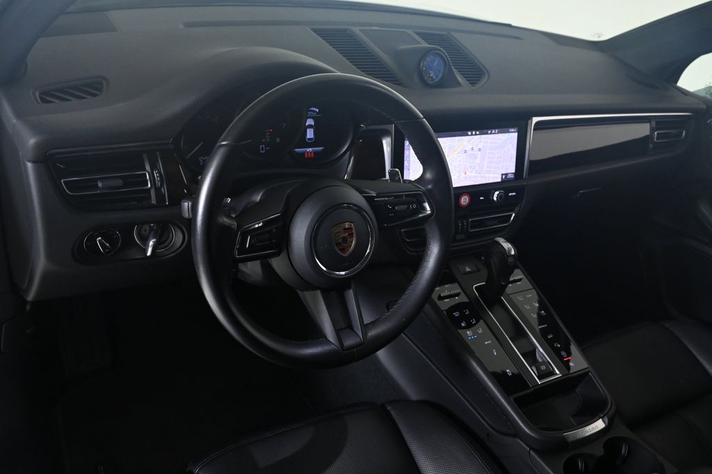 2024 Porsche Macan T photo 4