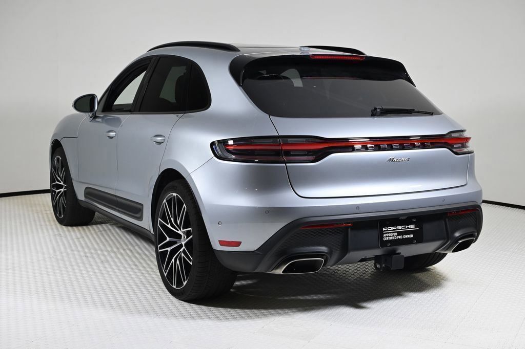 2025 Porsche Macan T photo 3