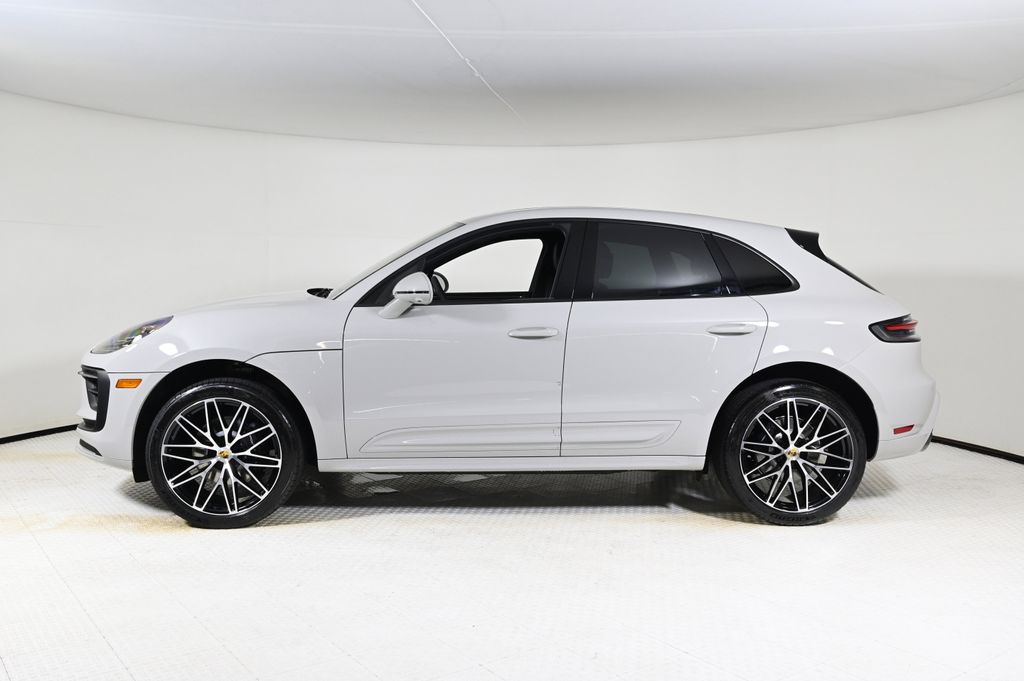 2026 Porsche Macan T photo 2