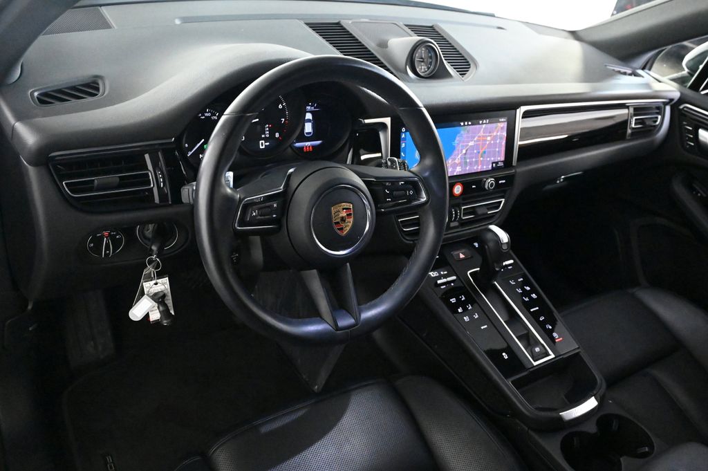 2024 Porsche Macan Base photo 4